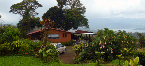 The 1BR 1BA house withhuge veranda has great lake and also volcano views.